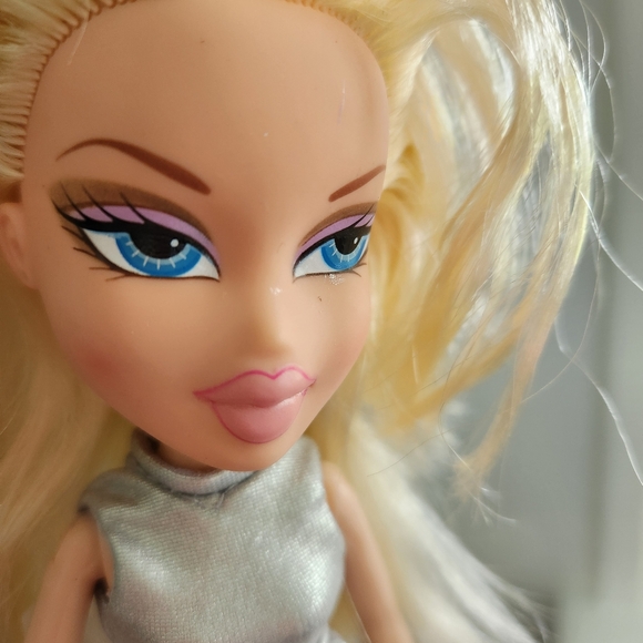 Sun Kissed Colour Changing Cloe - Picture 6 of 11